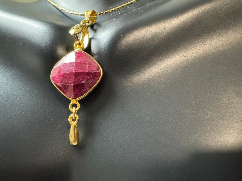 Ruby exotic escape pendant